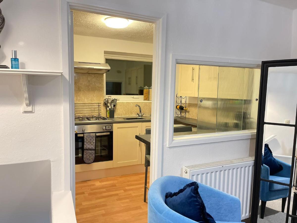 Lovely 1 Bed Home Near Hospital, With Parking & Garden Work Contractor Leisure, Sapphire CBG Exterior foto